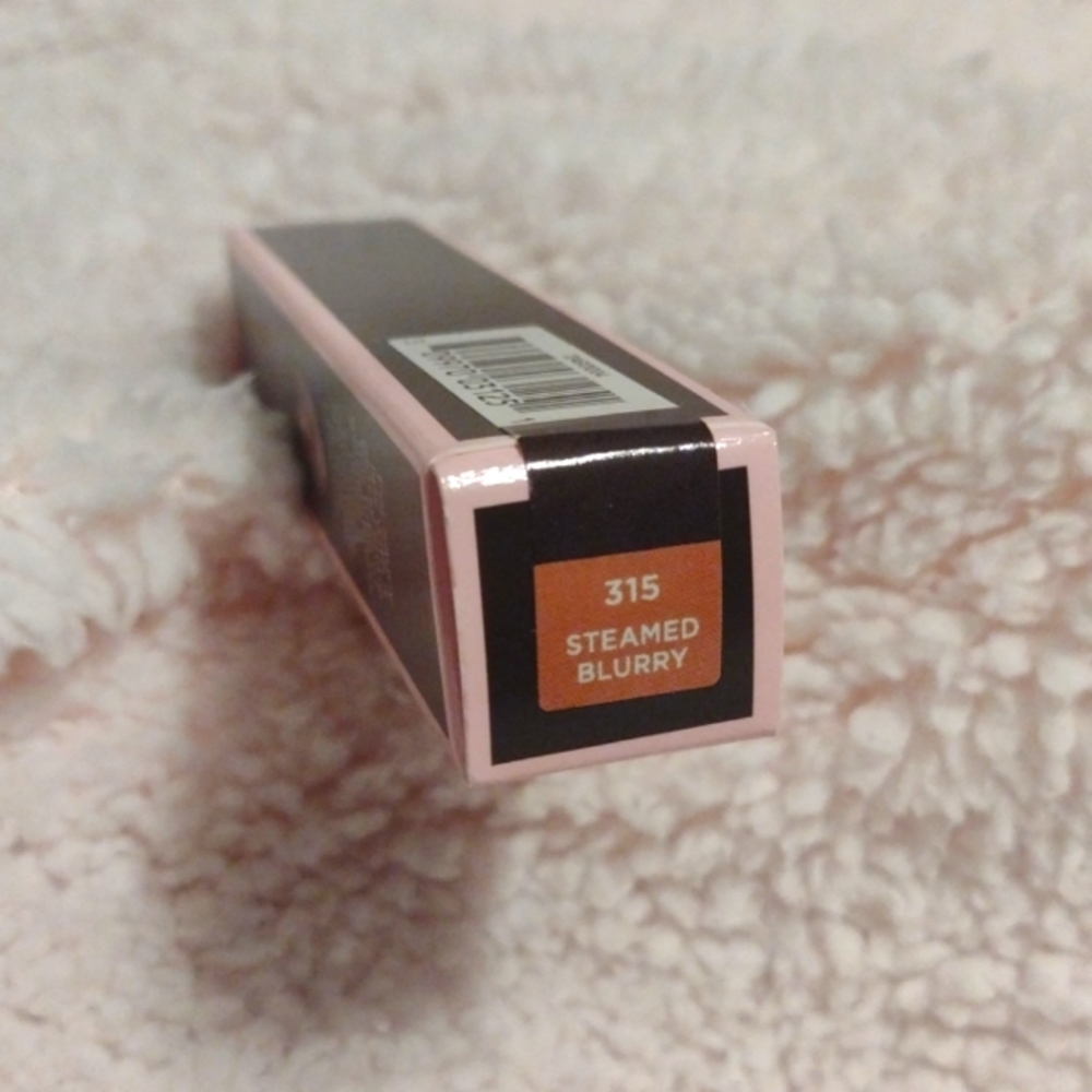 Flesh Hot sauce lip gloss, steamed blurry